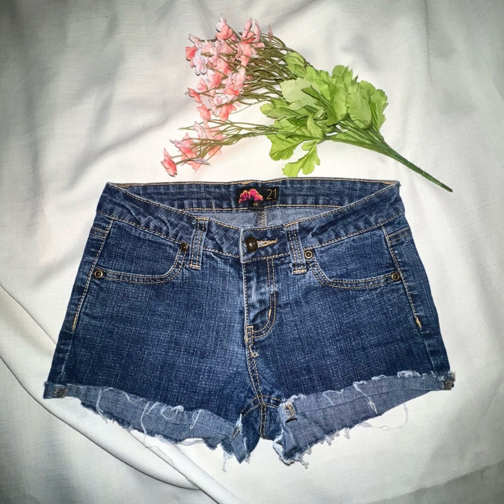 ESSENTIAL DARK DENIM SHORTS